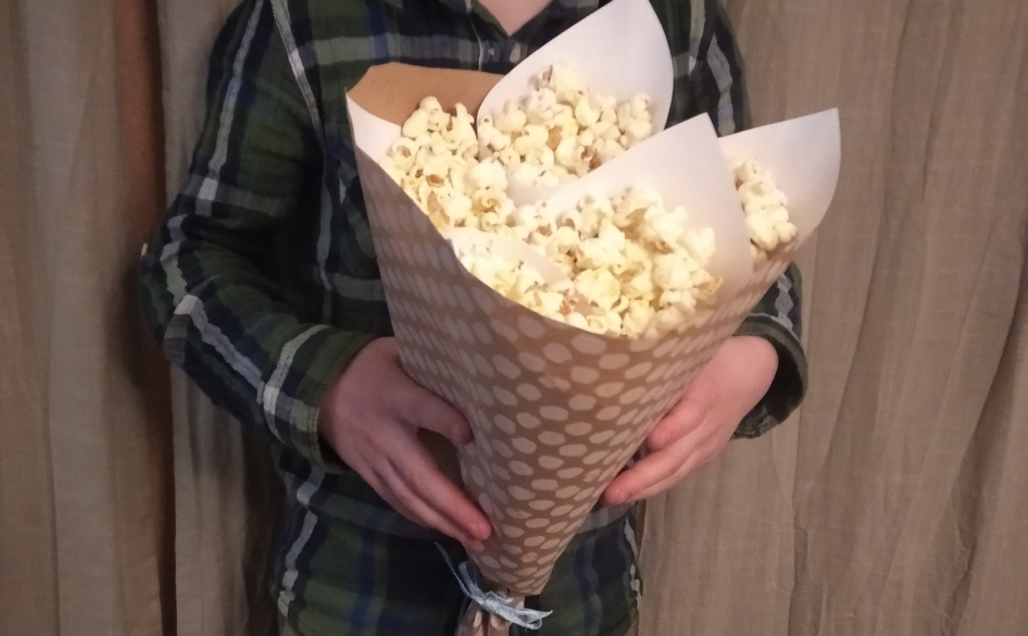 En strut med popcorn