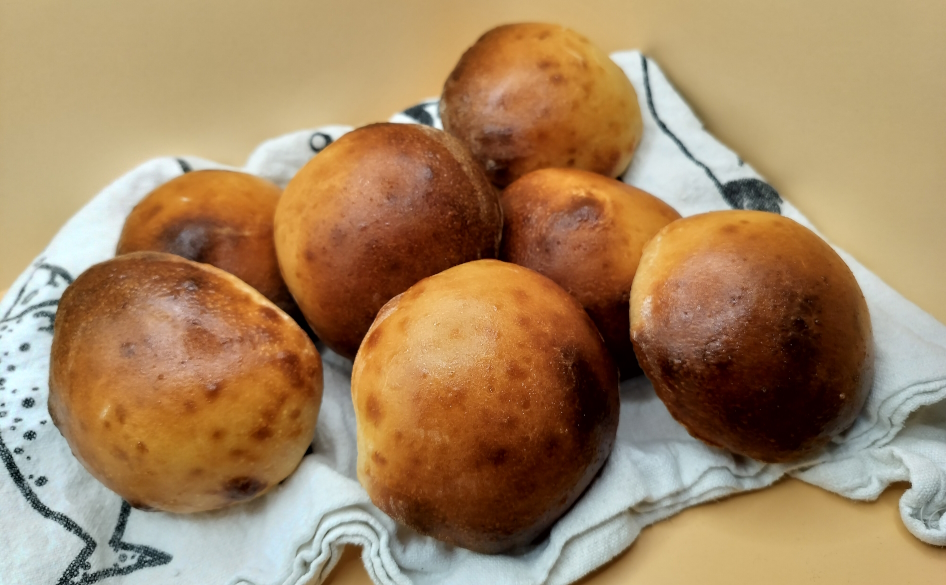 Hamburgerbröd med surdeg